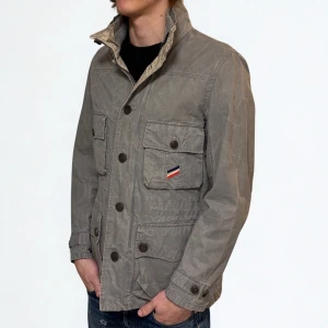 Moncler Fieldjacka - Moncler Fieldjacka | Modell: Poincenott Giubotto | Skick 9/10 mycket bra | Mitt pris 2699kr | Storlek 2, passar M | Modellen på bilderna är 183cm lång och väger 67kg |  Kom gärna pm vid frågor eller funderingar | Postas eller möts upp i Gävle!