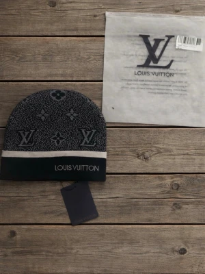 Svart mössa - Svart mössa som e helt ny och oanvänd