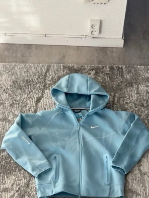 Helt ny nocta hoodie - Helt ny nocta hoodie i storlek S men passar för M också