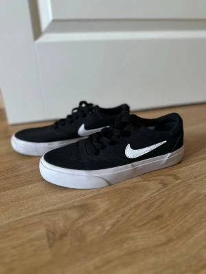 Nike SB sneakers  - Svarta nike sneakers storlek 36. Använda ett fåtal gånger. 