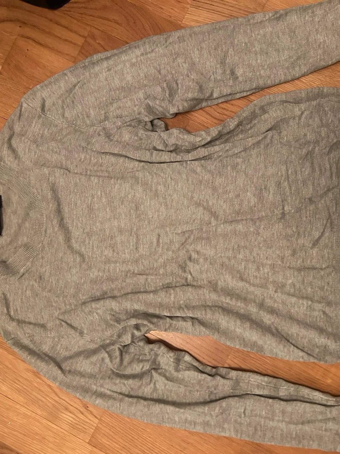 Ljusgrå basic tröja