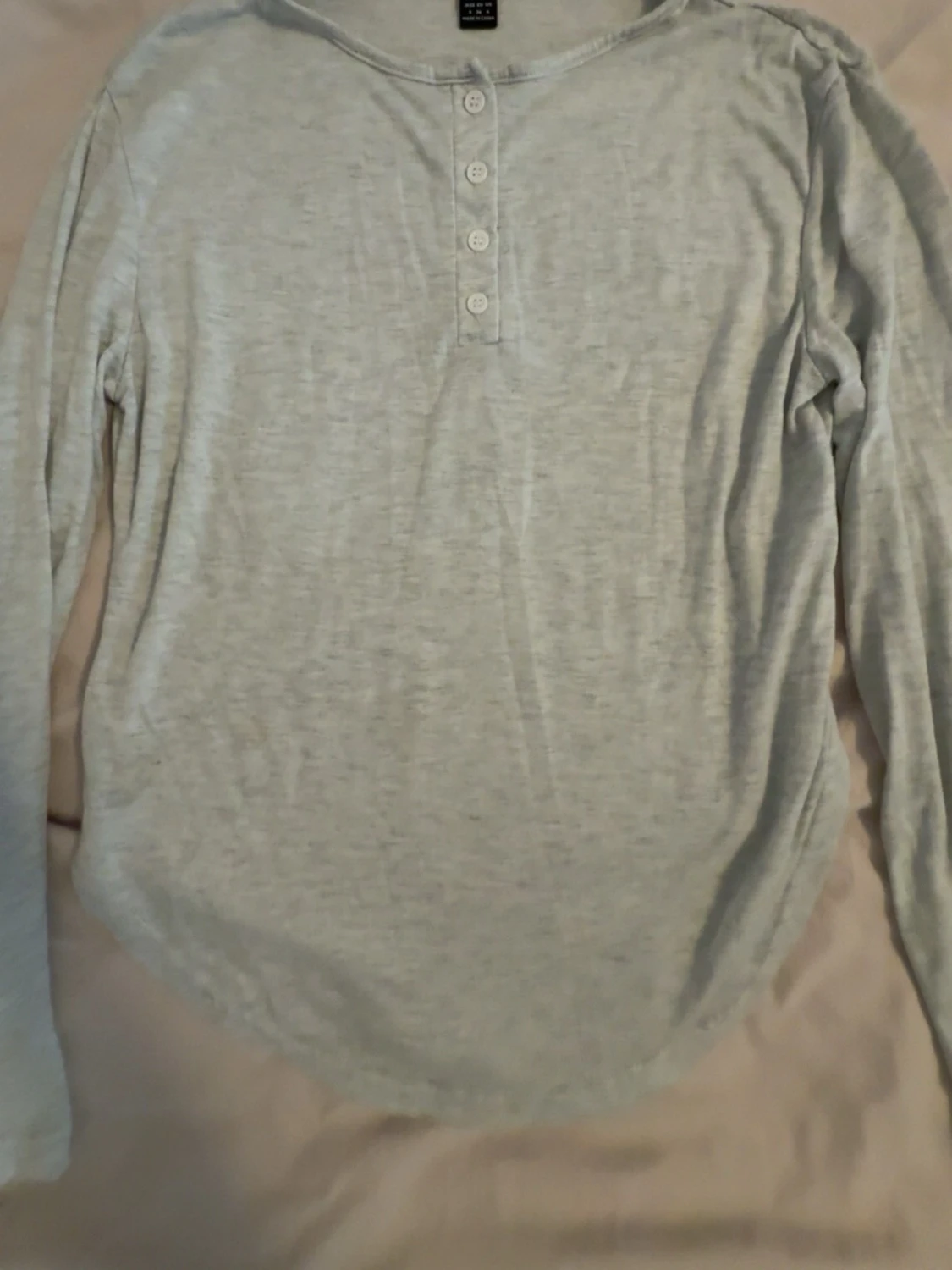 Ljusgrå långärmad tröja