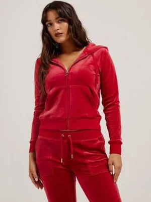 Rött velour sett från Juicy Couture - Säljer en snyggt röd velour set från Juicy Couture med dragkedja och huva. Hoodien har ribbade muddar och en klassisk logga på bröstet. Perfekt för dig som gillar mjuka och bekväma kläder med en lyxig känsla.