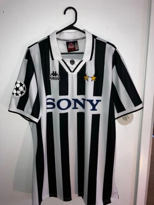 Juventus 95/96 tröja  - DM för fler bilder och frågor