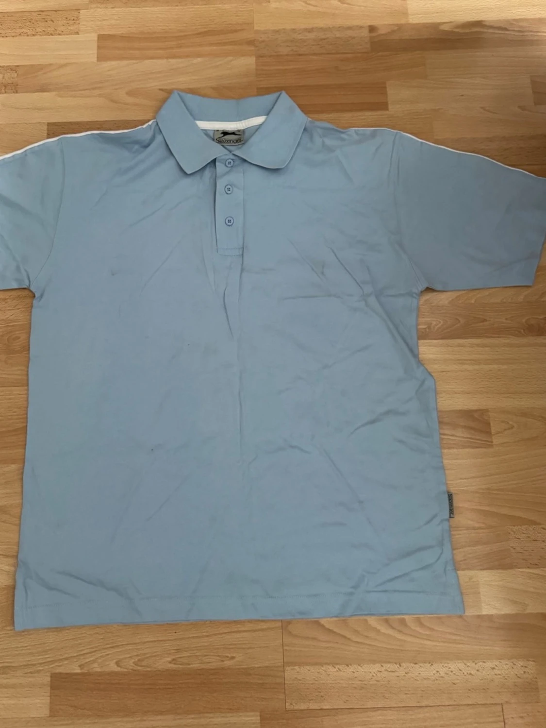 Ny. Ljusblå pikétröja från Slazenger