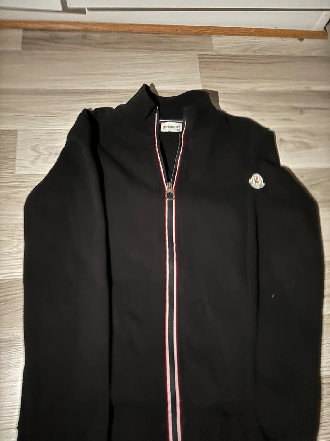 Svart ziptröja från Moncler