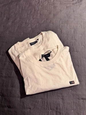 Lexington T-shirt - Säljer nu två helt nya Lexington T-shirts. De är endast testade. Hör av er vid frågor.