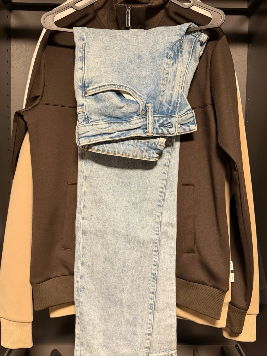 Ljusblå raka jeans i denim