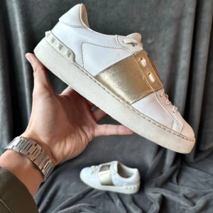 Valentino open skor - Orginalstorlek: 36,5 men sitter mer mot 37, fråga om innermått vid osäkerhet | ingår: endast skorna