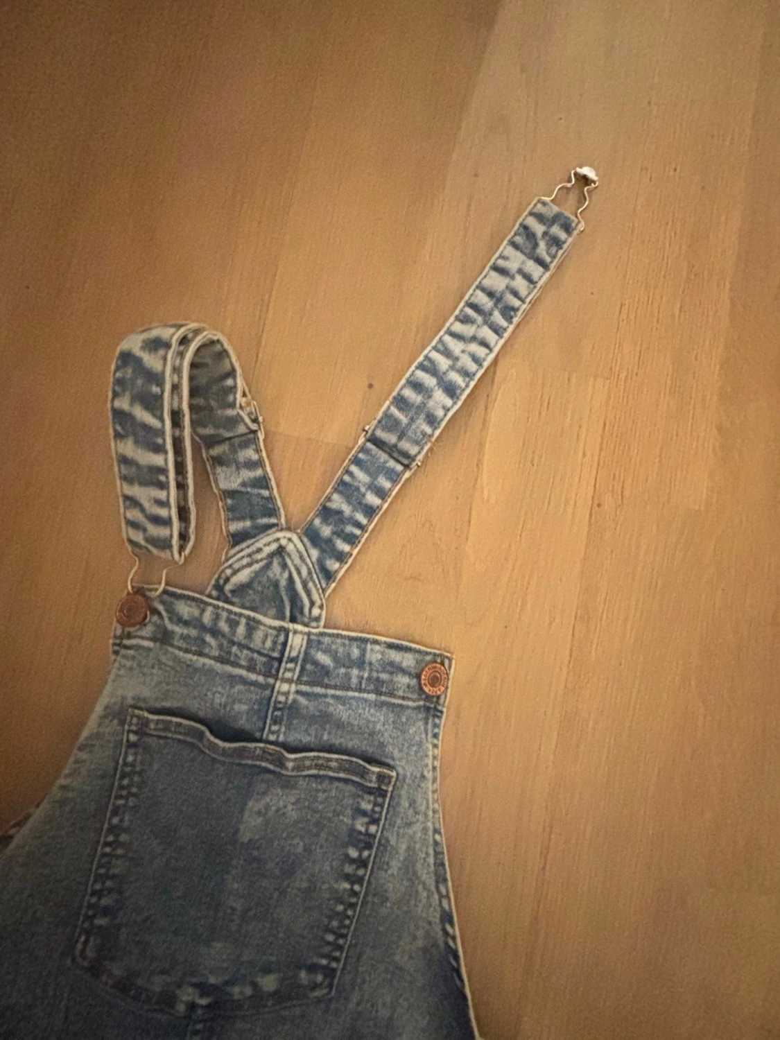 Ljusblå jeansdress med hängslen - 3