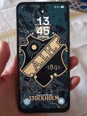 Samsung Galaxy A17 5G  - Knappt använd under en vecka. Dottern fick den i födelsedagspresent, men var lite för stor för henne. Olåst, 128gb. USB kabel. Ej kvitto. Som ny i skicket! HÄMTAS PÅ PLATS I FAGERSTA. POSTAS INTE !!