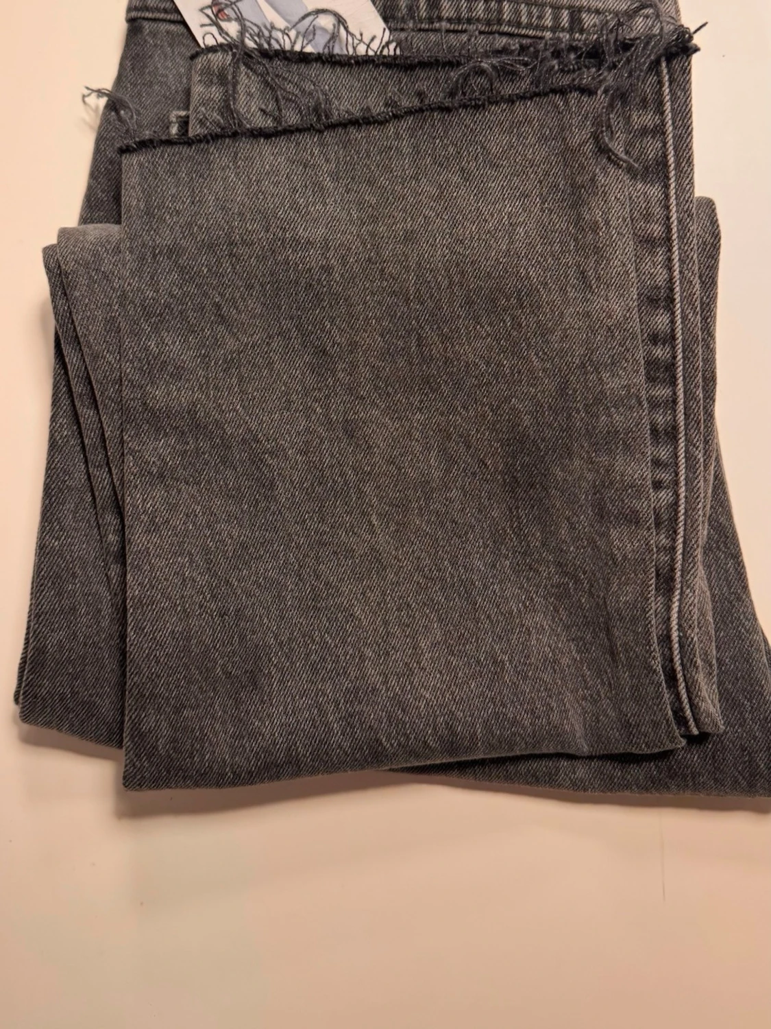 Grå raka jeans med rå kant 28 - 1