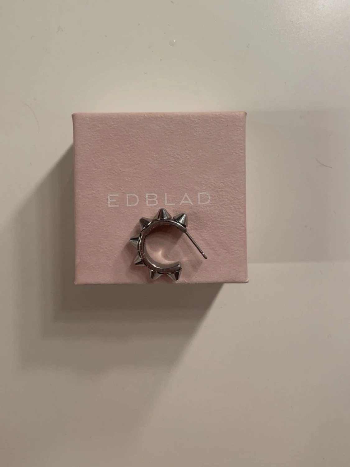 Silvrigt örhänge från Edblad  - 3