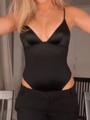 Svart body - Bra skick och få gånger använd