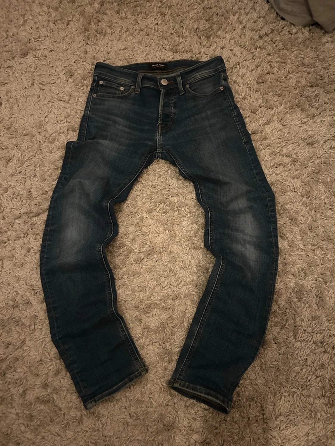 Mörkblå slim fit jeans från jack & jones