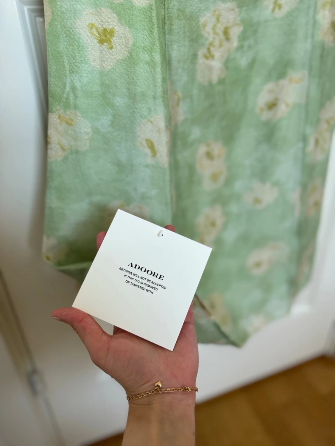 Grön långklänning med blommor - adoore  - 5