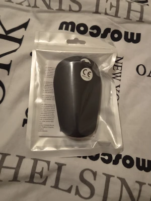 Mini benskydd - Jag säljer minibenskydd för endast 90 kr från Intersport. De är 8 cm långa och 5 cm bredda. Jag har svarta på lagret så passa på och köp hur många du vill. Tveka inte att kontakta om du är intresserad eller har några frågor! Först till kvarn som gäller!