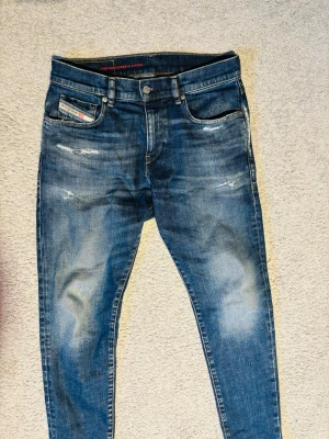 Diesel jeans  - Snygga diesel d-strukt jeans med slitningar och fades. Storlek 29/30, nästan aldrig använt. 