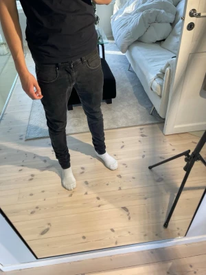 Replay jeans - Replay jeans | Modell Johnfrus | Storlek 31/34 | Lite urtvättade, annars bra skick | Billigare pris vid köp av fler jeans | Skriv till mig vid frågor!📩
