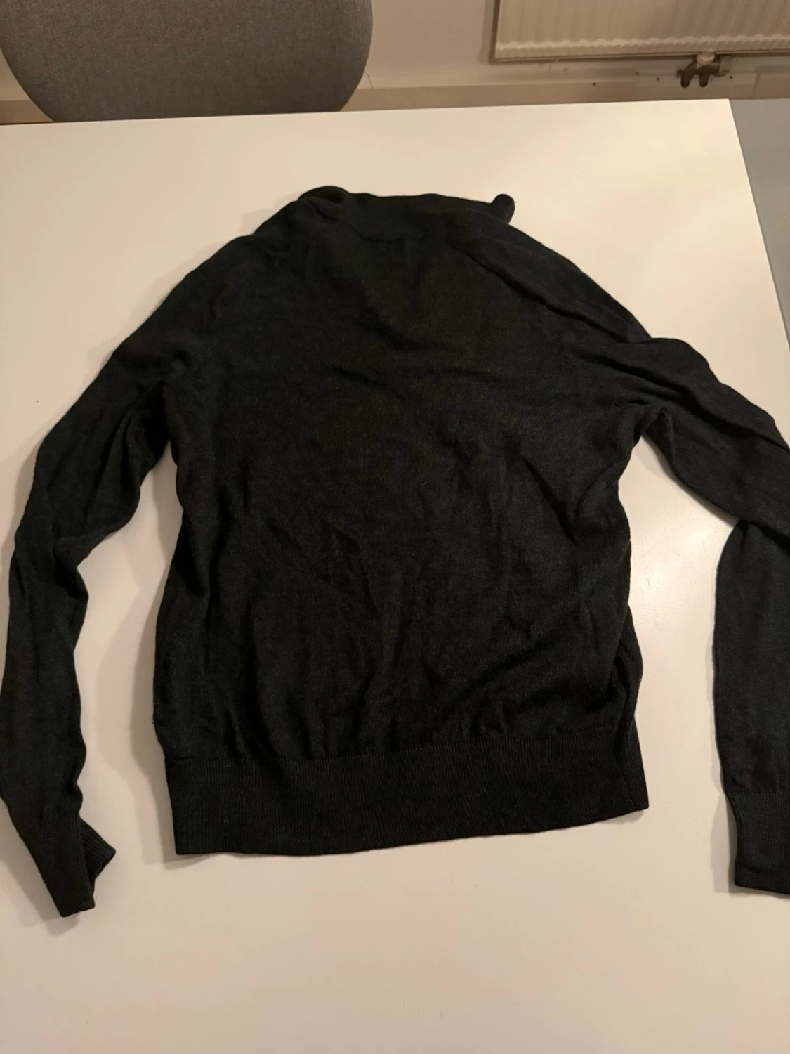 Mörkgrå stickad tröja med halvzip från Morris - 1
