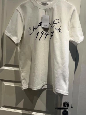 Acne t-shirt  - Tjena, säljer denna stilrena, efterfrågade och helt nya T-shirten från Polo Ralph Lauren. Riktigt utmärkt kvalitet och väldigt snygg som passar allt. Skriv gärna vid intresse och för mer information! Tveka inte på att skicka bud.