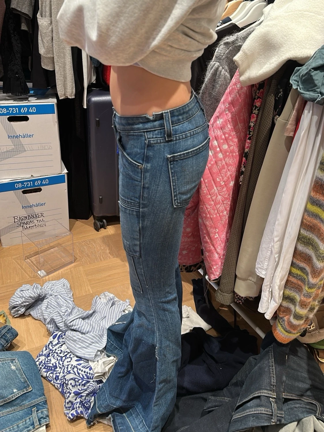 Blå bootcut jeans med fickor - 1