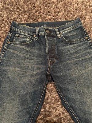  G-Star RAW 3301 jeans - G-Star RAW 3301 jeans | klassisk femficksdesign | straight tapered jeans | normal midja, raka ben | nypris 1400kr | mitt pris 499kr |