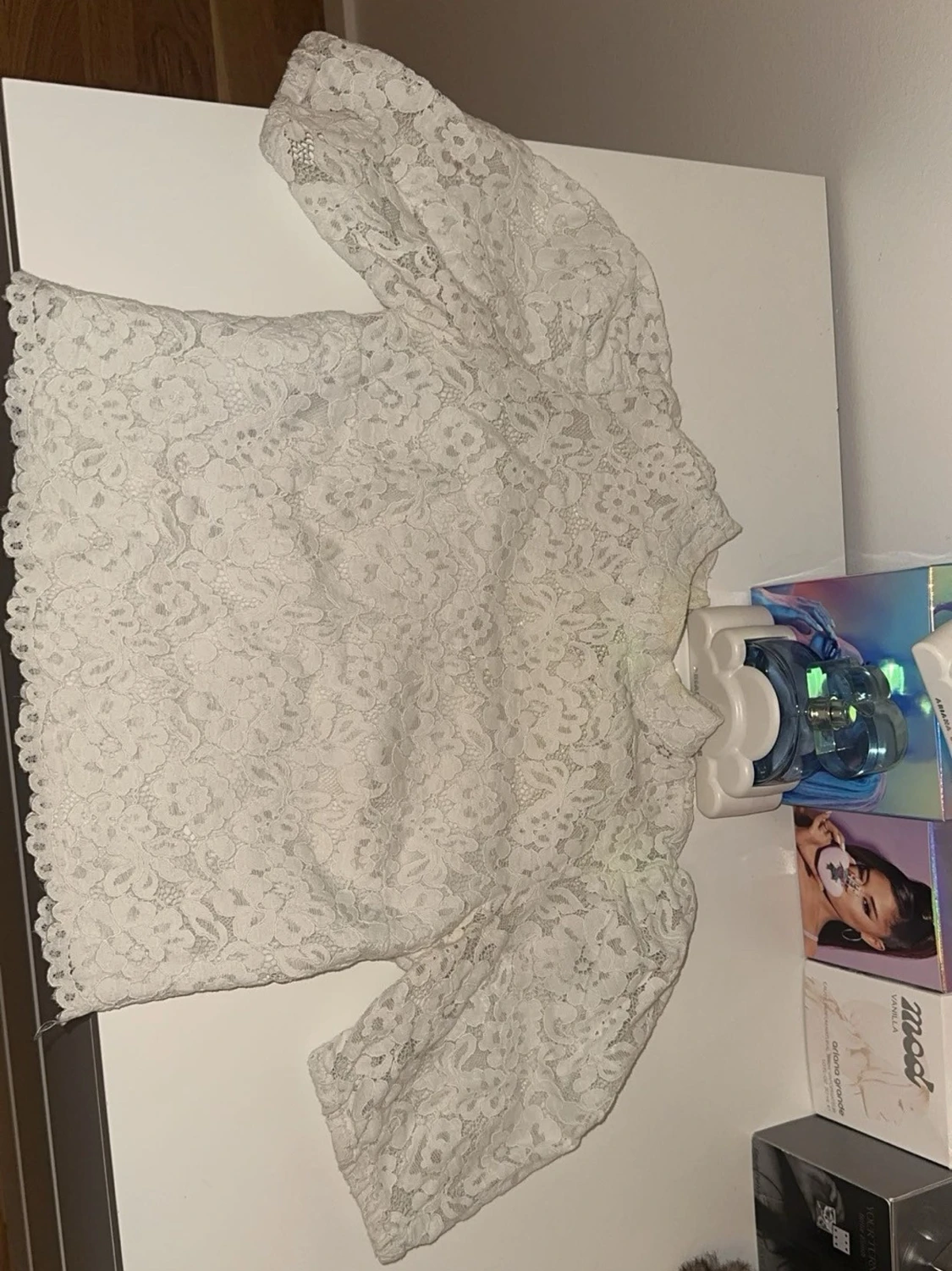 Vit spetsblus med puffärm - 1