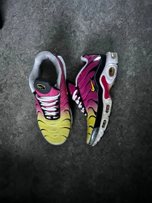Nike Tn Air  - Köpte dessa schyssta dojer för ett par månader sedan. Storlek 42. Eur 42. Fraktas dagen de köps. Sko boxen har tyvär kastats pga sönder riven.