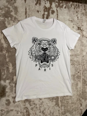 Kenzo Paris T-shirt - Helt ny aldrig använd. Storlek S