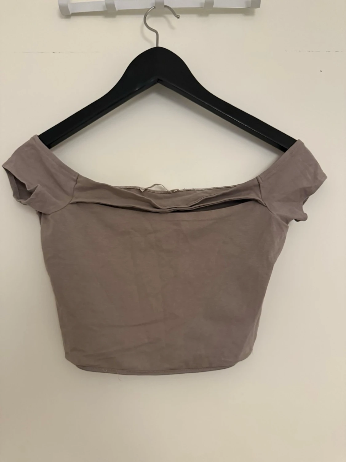 Beige offshoulder topp