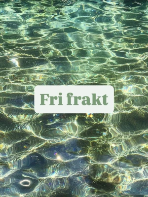 Alla som köper minst 2 ringar får en slumpmässigt ring på köpet - Massa nya ringar i lager!! Ringarna är guld pläterade och av sterling silver. De är även justerbara vilket innebär att de passar alla! Skötselråd medföljer! Skriv för specifika bilder och pris då vissa är billigare än andra! Kontakta vid intresse av köp! ( styck pris)