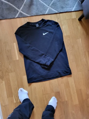 Svart sweatshirt från Nike - Mycket gott skick Storlek M 