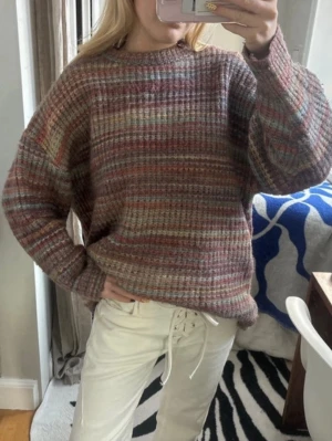 Zara stickad tröja - Använt men bra skick, lite nopprig osv. 