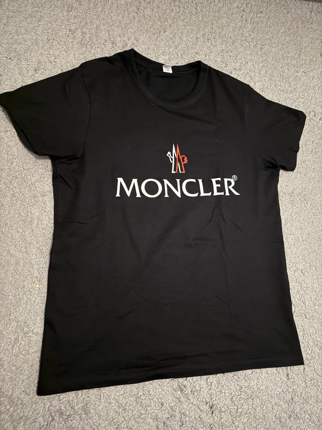 Svart Moncler t-shirt med logga - 1