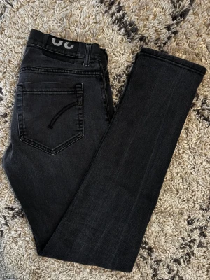 Dondup Jeans - Dondups storlek 30. Bra skick. Tveka inte på att höra av dig vid minsta lilla fundering!