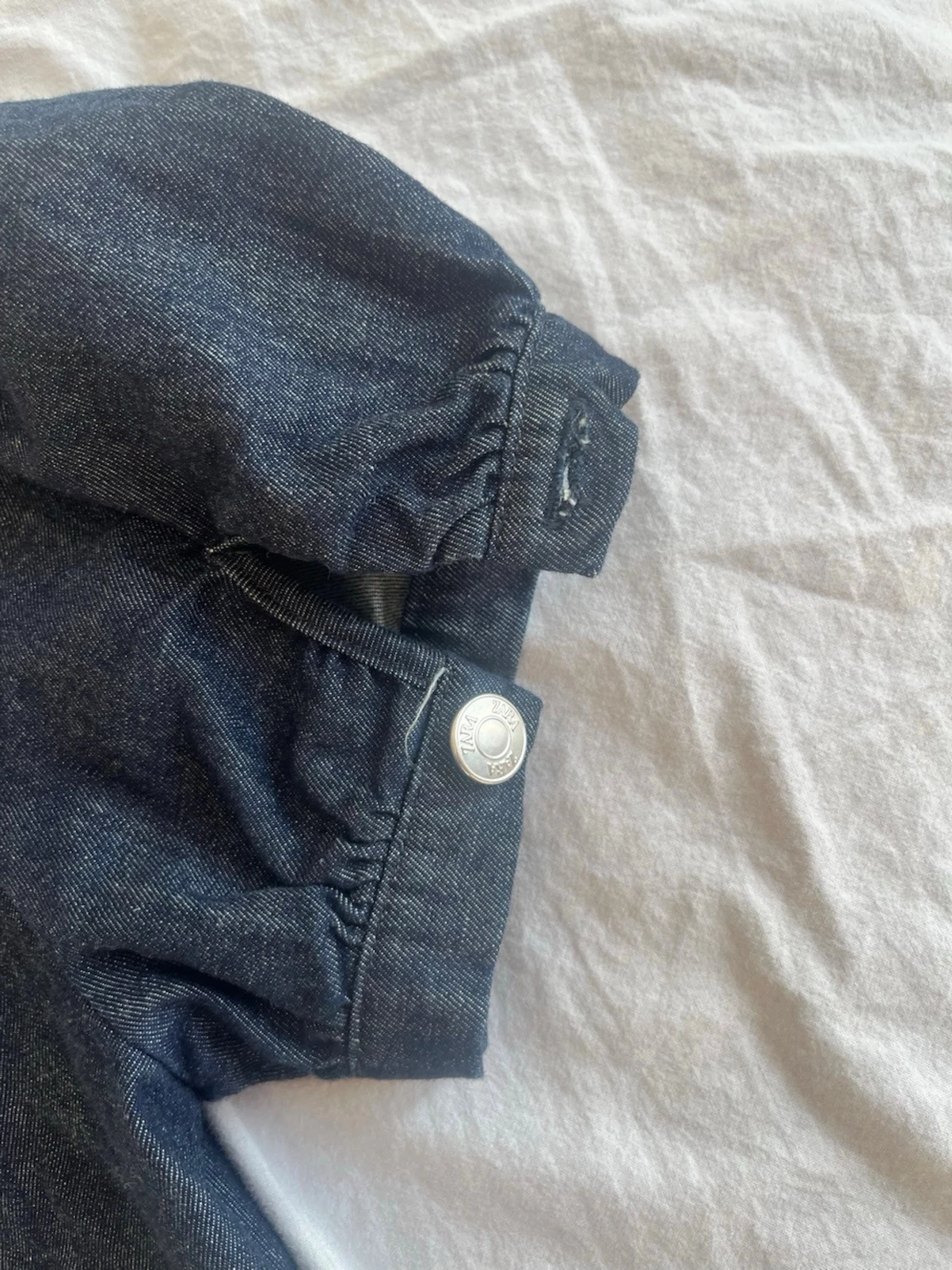 Mörkblå jeansblus med puffärm - 2