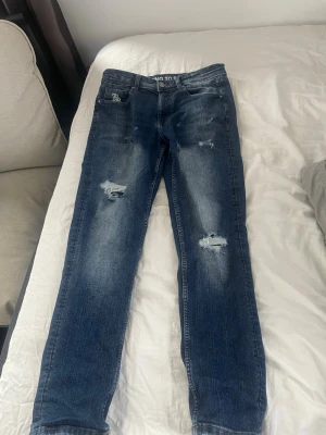 Hoodrich byxor  - Knappt använt dom men dom är sjukt nice sitter perfekt int för tajta ganska stretchiga och de är nice 