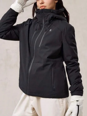 Skidjacka - Super snygg skidjacka i varmt material, vattenavvisande och snygg! Har en luva, samt ficka för skidkort i både bröstet och armen. Använd endast vid ett tillfälle, så väldigt fint skick!