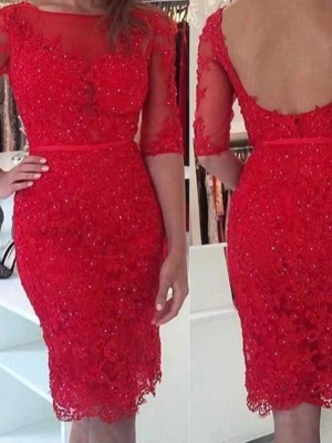 Röd spetsklänning från Dressroom - Snygg röd klänning från Dressroom Linne med vackra spetsdetaljer och pärlor. Klänningen har trekvartsärm, öppen rygg och figurnära passform. Perfekt för dig som vill sticka ut med en elegant look.