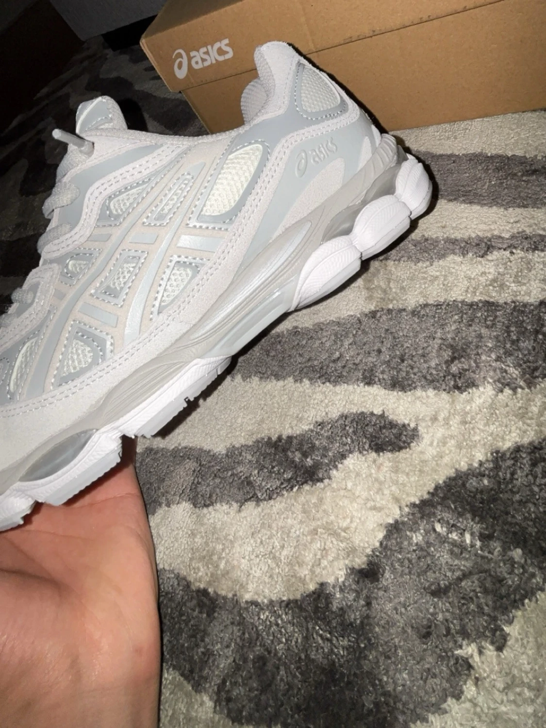 Vita ASICS sneakers med meshdetaljer - 2