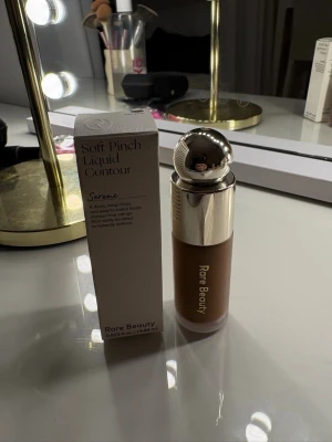 Rare Beauty Soft Pinch Liquid Contour - Rare Beauty Soft Pinch Liquid Contour i nyansen Serene. Helt ny! Kvitto på sista bilden
