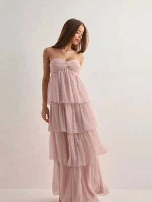 Ljusrosa balklänning  - Säljer min jättefina balklännings som endast använts 1 gång💗💗