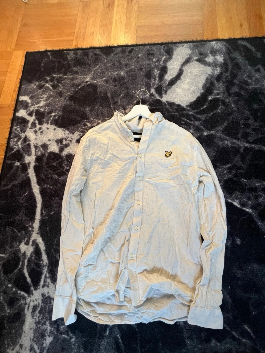 Beige skjorta från Lyle & Scott
