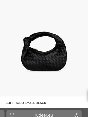 Svart väska - Väska från märket ludrée, nypris 600kr! 