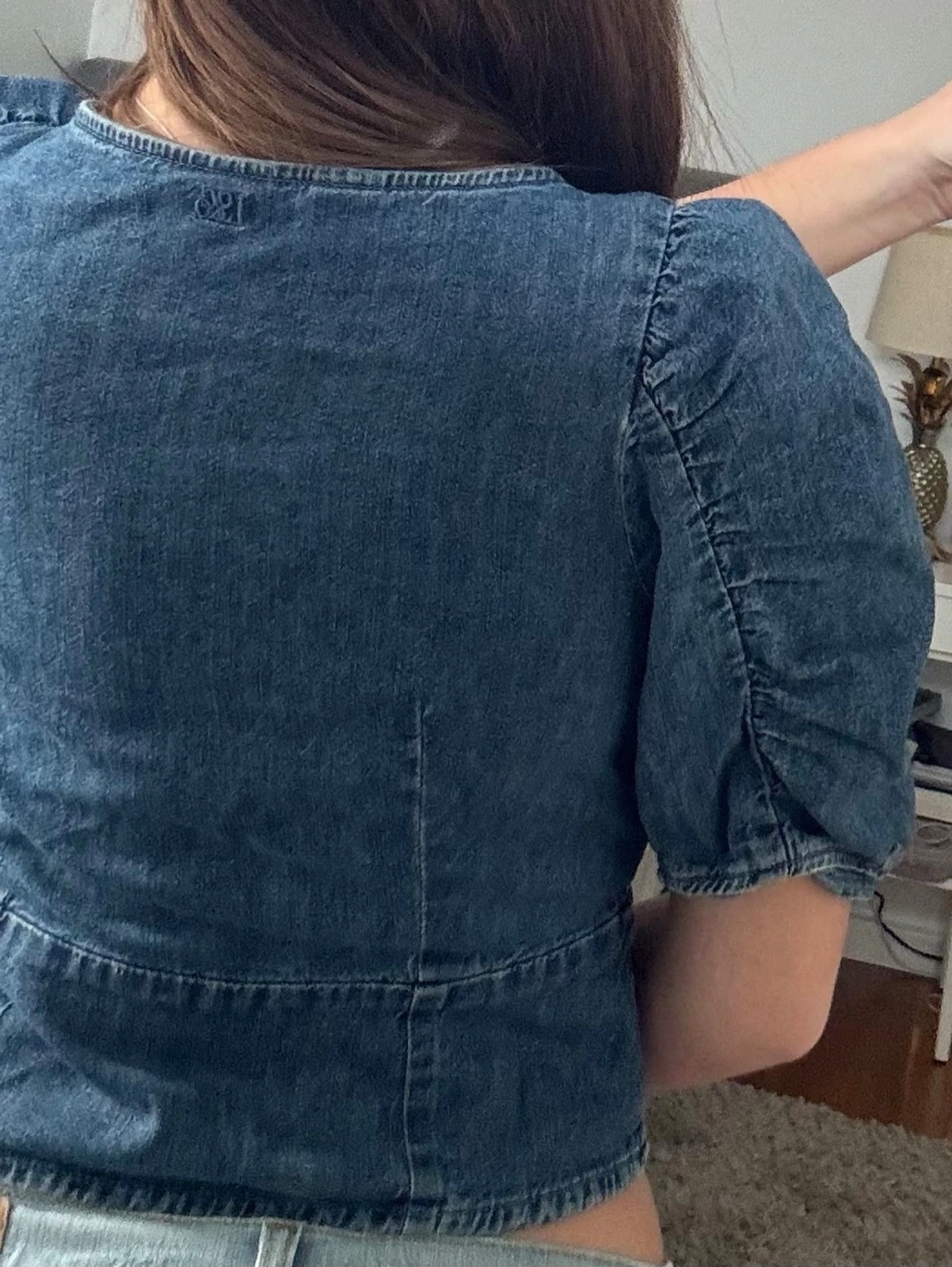 Blå jeansblus med puffärm och knappar - 1