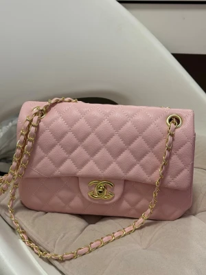 Rosa quiltad  handväska - Supersnygg rosa handväska i väldigt bra skick