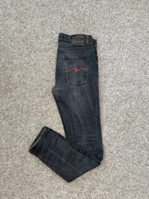 Sällsynta nudie jeans - Sjukt snygga nudie jeans | feta fades | storlek 33/34 men ska passa 31/34 bättre, mått är 106,40 | Modell: Lean Dean men i en sällsynt wash och förmodligen en limited edition, har ej sett dessa förut | hör av er vid minsta lilla fråga