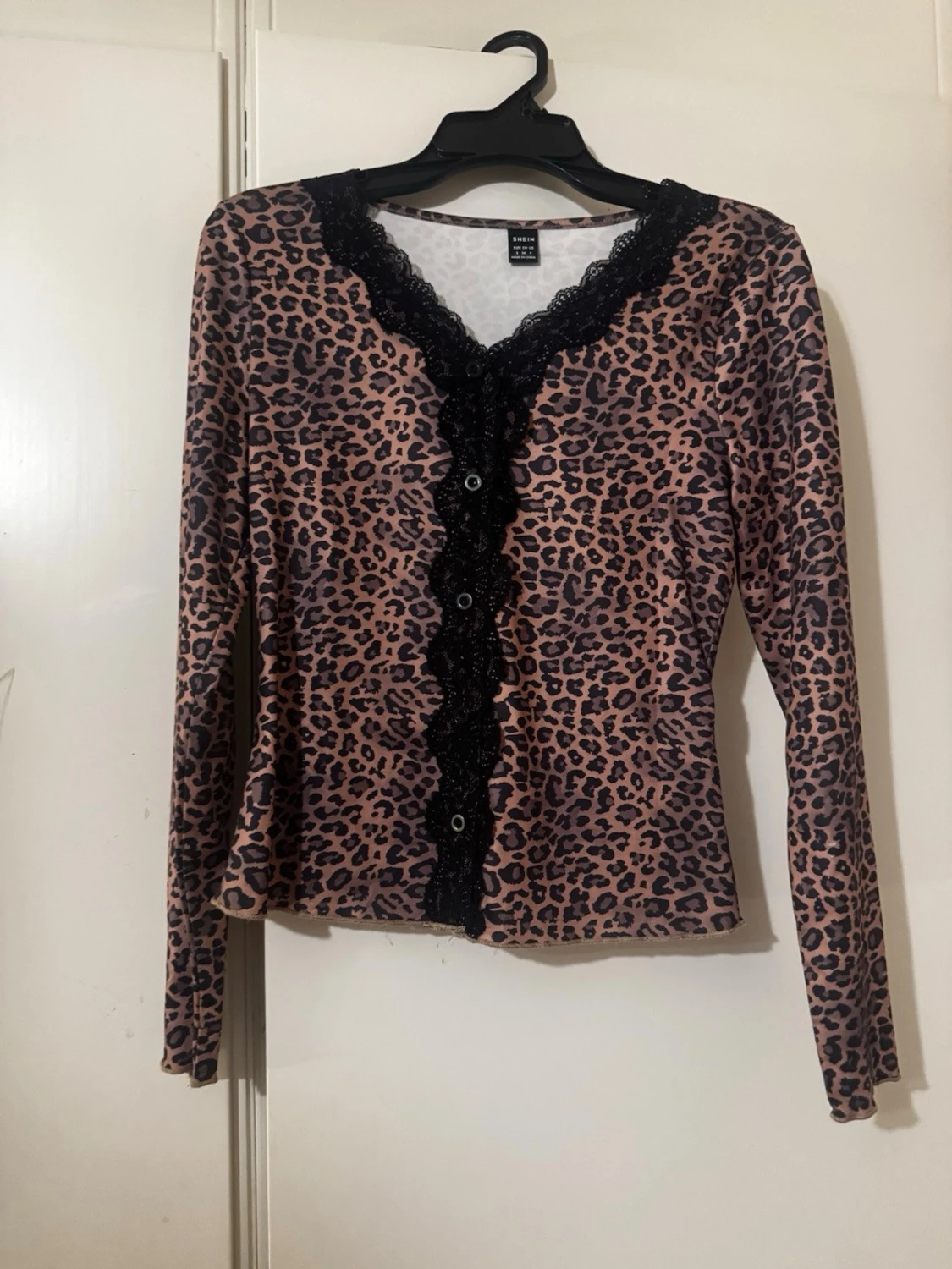 Leopardmönstrad kofta med spets