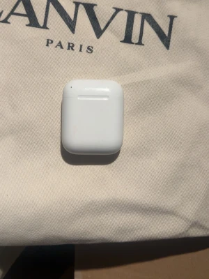 AirPods portal  - Nästan som ny. Gen 2 2019